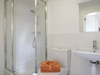 London Central_Acc_Liberty Fields_Bathroom_01